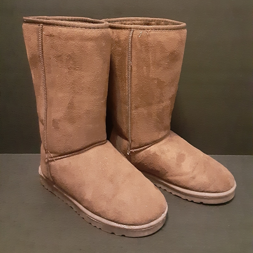 Sheeps boots size 7